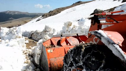 Ordu'nun zirvelerindeki karla kaplı yollar hızla açılıyor