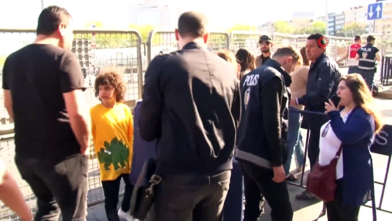 1 Mayıs’ta Taksim’e Gelen Turistlere Bariyer Şoku