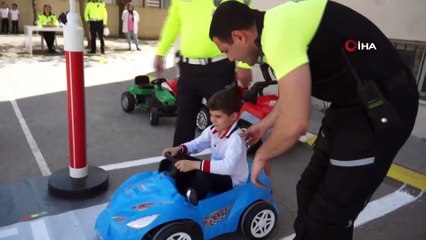 Çocuklar Polis Motoruna Hayran Kaldı