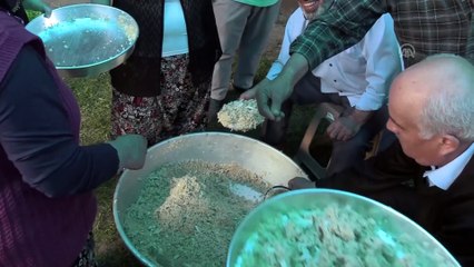 'Pilavı kaşık yerine yufkayla yeme' geleneğini yaşatıyorlar - BİLECİK