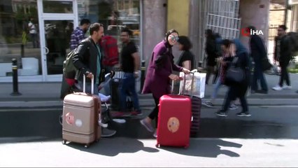 Trafiğe kapanan yollar nedeniyle turistler otellerine yürümek zorunda kaldı