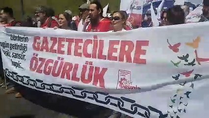DİSK Basıniş'ten 'Gazetecilere Özgürlük' pankartı