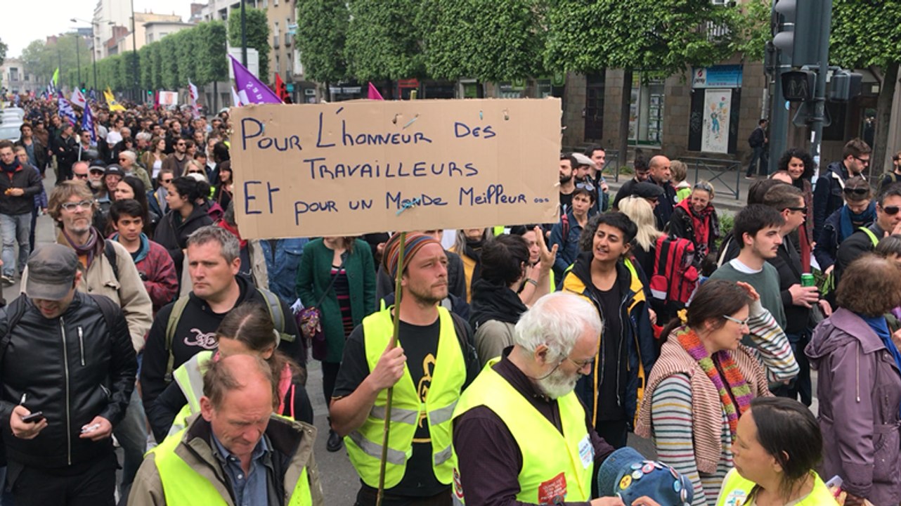 Gilets jaunes et militants écolos et pro migrants au 1er mai à Rennes