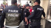 Taksim Meydanı'na girmek isteyen gruptan 14 kişi gözaltına alındı - İSTANBUL