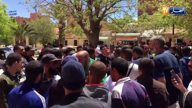 سكان الجلفة في مسيرة سلمية داعمة للجيش يوجّهون كلمة لـ #قايد_صالح.. أخدم خدمتك ورانا في ظهرك