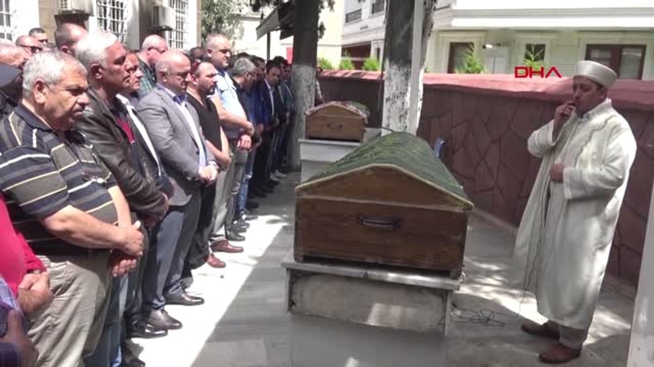 Kocaeli Oğulları Tarafından Öldürülen Anne ve Baba Toprağa Verildi