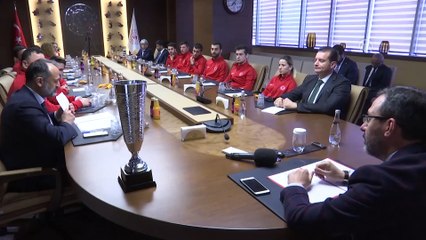 Bakan Kasapoğlu, milli karatecileri kabul etti - ANKARA