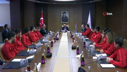 Bakan Kasapoğlu, Milli Karatecilerle Bir Araya Geldi