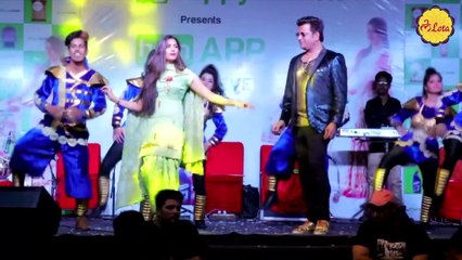 Скачать видео: Sapna Chaudhary with Ravi Kishan, सपना चौधरी ने सिखाया रवि किशन को डांस