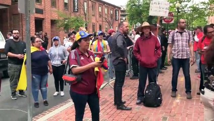 Tensión a las puertas de la embajada de Venezuela en Washington"