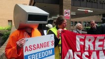 - Julian Assange İçin Adliye Önünde Protesto- Assange’ı Ağırlamanın Bedeli 16 Milyon Sterlin