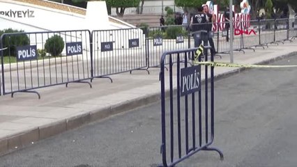 Hatay İskenderun'da Paraşütlü 1 Mayıs Kutlaması