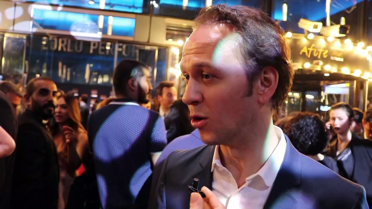 Öner Erkan: Bir takım şartlardan dolayı tiyatro yapamayan arkadaşlarıma da özgürlük diliyorum