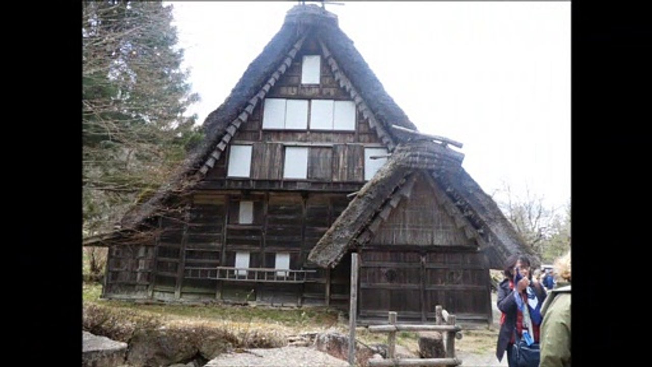 JAPON5 VILLAGE DE MAISONS TRADITIONNELLES