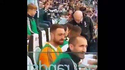 Allegri refuses to sign an autograph for a young Juventus fan!