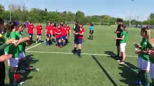 Coupe LAuRA Foot Féminine – La haie d'honneur des vainqueurs de l'AS SAINT-ETIENNE B aux vaincus du FC PONTCHARRA SAINT-LOUP