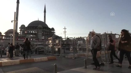 İstiklal Caddesi Yaya Trafiğine Açıldı