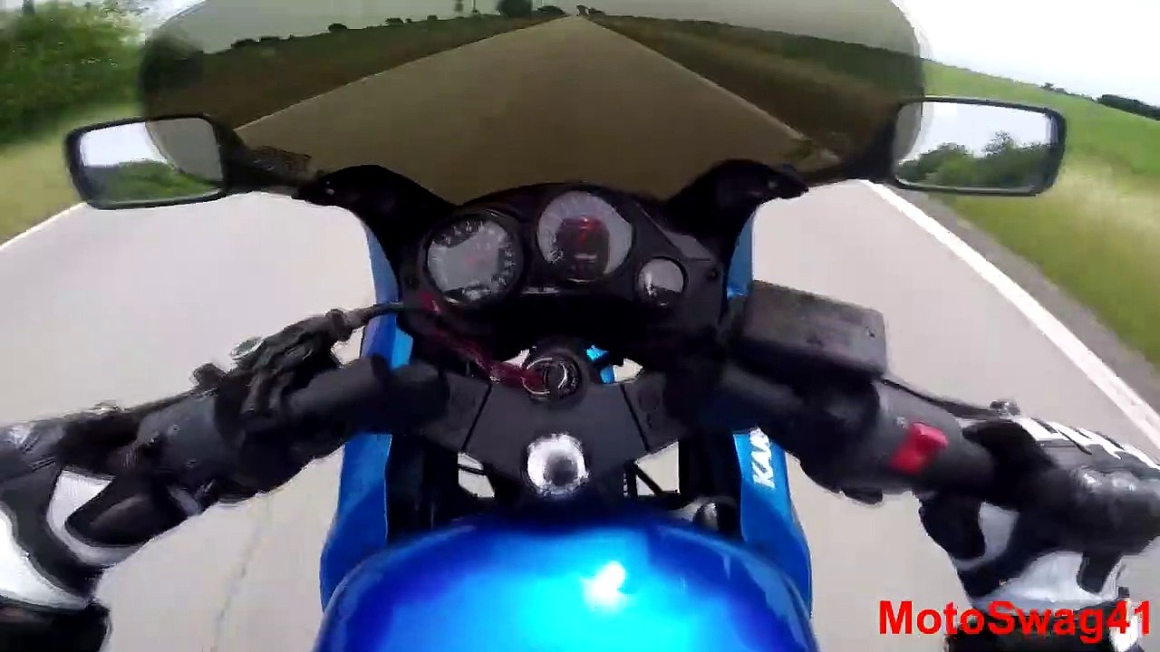 Un motard en panique après avoir vu son ami chuter