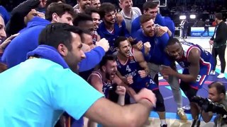 Anadolou Efes celebrates the historical qualification at Euroleague's Final Four
