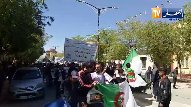 مسيرات سلمية في الجلفة داعمة للجيش تحت شعار جيش بلادي ياشجعان طهر بلادك من الخيان