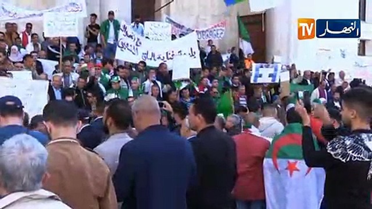 العاصمة: العمال في وقفة إحتجاجية في يومهم العال...