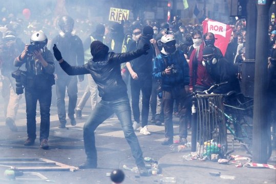 Paris'te Olaylı 1 Mayıs: 25 Yaralı, 222 Gözaltı