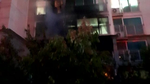 청주 아파트서 불...1명 사망·20여 명 연기 흡입 / YTN