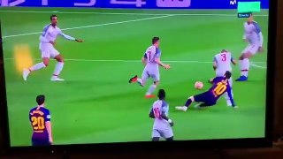 Messi punch on Fabinho!