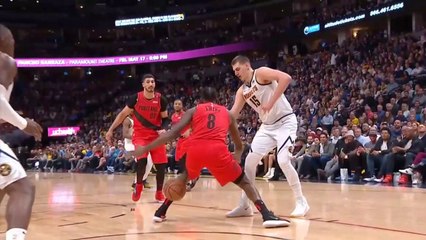 Nikola Jokic shocks entire crowd with high IQ pass between Aminu's legs | Blazers vs Nuggets Game 2