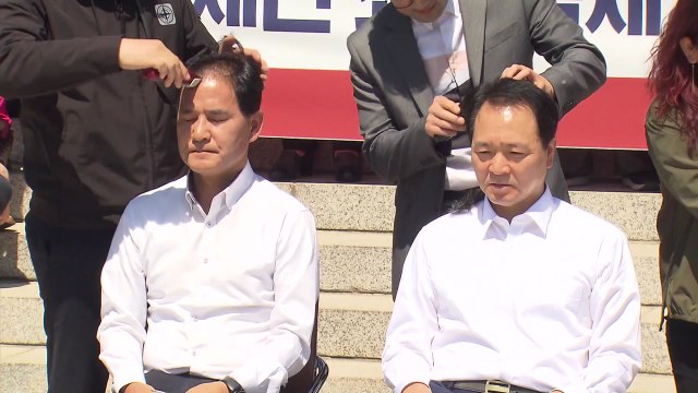 '패스트트랙 항의' 한국당 의원 집단 삭발 / YTN