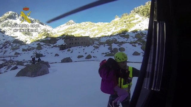 Rescatados 5 menores y 3 adultos con Ceguera de las Nieves en la Sierra de Gredos