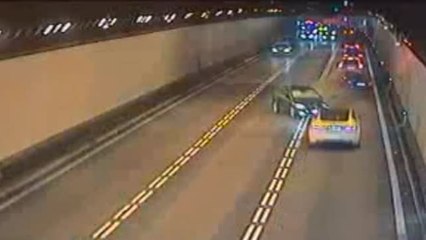 Download Video: Impactantes imágenes de un accidente en un túnel en Barcelona