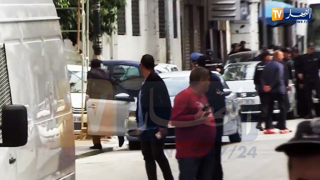 مشاهد عن قرب لوصول عبد الغاني هامل لمحكمة سيدي أمحمد للمثول أمام قاضي التحقيق