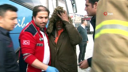 Yurt dışına gitmek için otobüs tekerinin boşluğuna saklandı