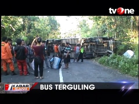 Bus Pariwisata Terguling, 1 Orang Tewas dan Belasan Terluka