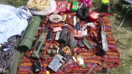 Diyarbakır'da Öldürülen Teröristlerin Kullandığı Sığınaklardaki Malzemeler İmha Edildi