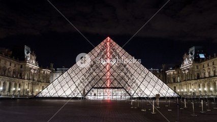 Un couple passe la nuit au Louvre et prend l’apéritif avec La Joconde