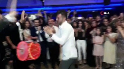 Trabzonsporlu futbolcular düğünde coştu