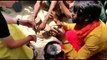 Priyanka Gandhi meets snake charmers, रायबरेली में सांप के साथ खेलती दिखीं प्रियंका गांधी, Raebareli