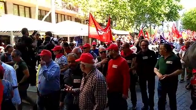 Más de 1.000 personas se concentran en Palma para exigir la mejora de las condiciones laborales