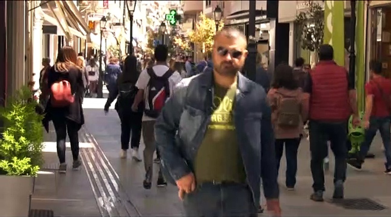 Καταργούνται οι ενδιάμεσες εκπτώσεις; Τι λένε ο...
