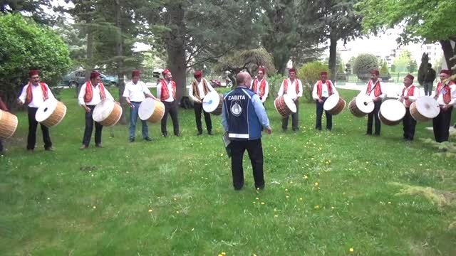 Sahurda Mehter Marşı Çalacak Davulculara Ritim Dersi