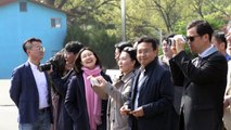 عودة السياح إلى قرية الهدنة على الحدود بين الكوريتين
