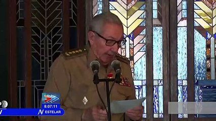 Raúl Castro recebe Prêmio Lenin