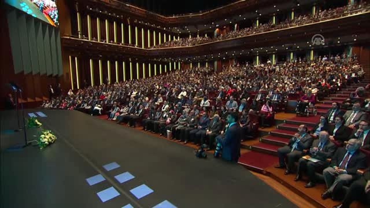 Cumhurbaşkanı Erdoğan: "Reyting Kaygısıyla Televizyon Dizilerinde Çarpık İlişkiler Özendiriliyorsa...