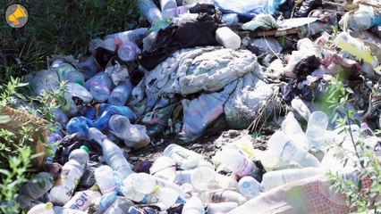 Algérie : SEUL, IL NETTOIE ALGER