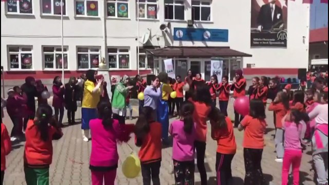 Köydeki çocuklara unutulmaz bir gün yaşattılar - KASTAMONU