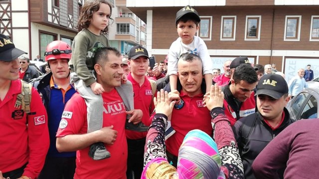 Rize'nin Fındıklı İlçesinde Kaybolan 2 Çocuk Bulundu