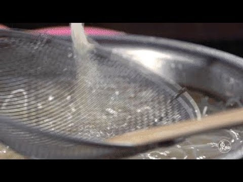 二更 | 纺织城这家开了19年的米线店，藏着游子们的美食记忆！