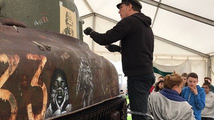 Jef aérosol personnalise un véritable char Sherman